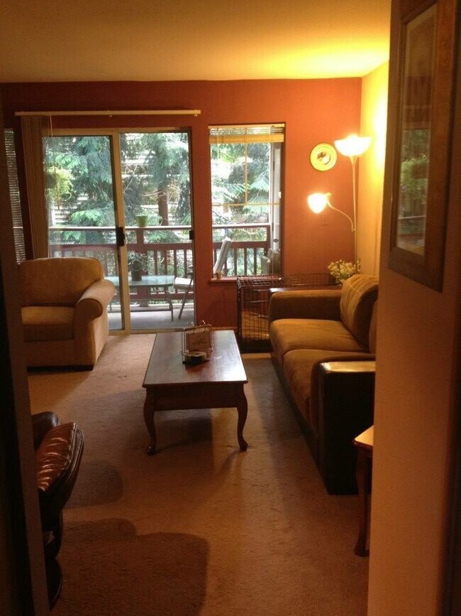 Building Photo - Beautiful Townhome Style Condo Harbour Pointe / Mukilteo