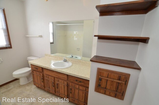 Building Photo - 609-667 Ridgeway Dr