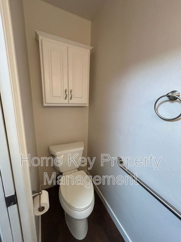 Building Photo - 3165 Crestview Dr
