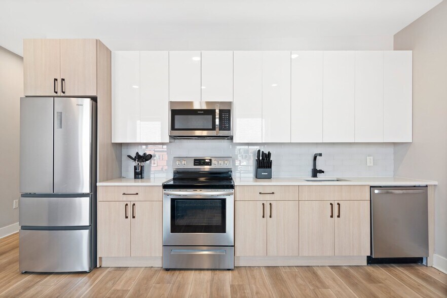 Building Photo - 325 N 40th St
