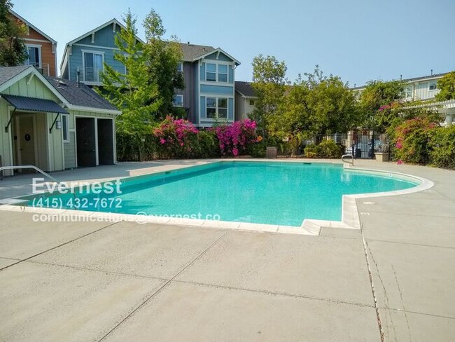 Building Photo - 2-Bedroom, 2-Bathroom Home in Prime Locati...