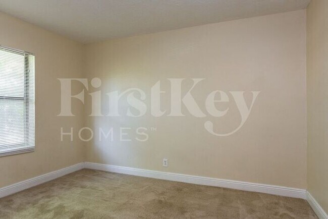 Building Photo - 5927 Ithaca Cir W