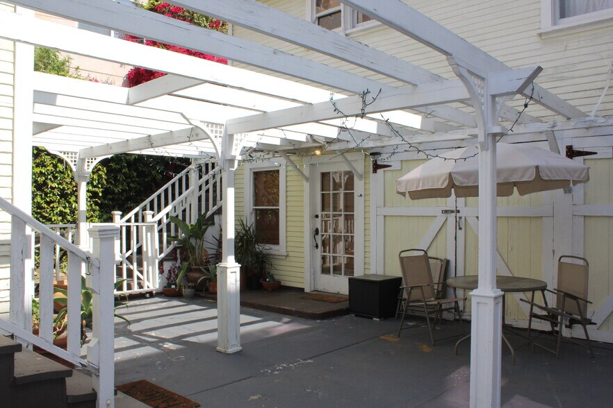 Building Photo - 918 Palm Ave