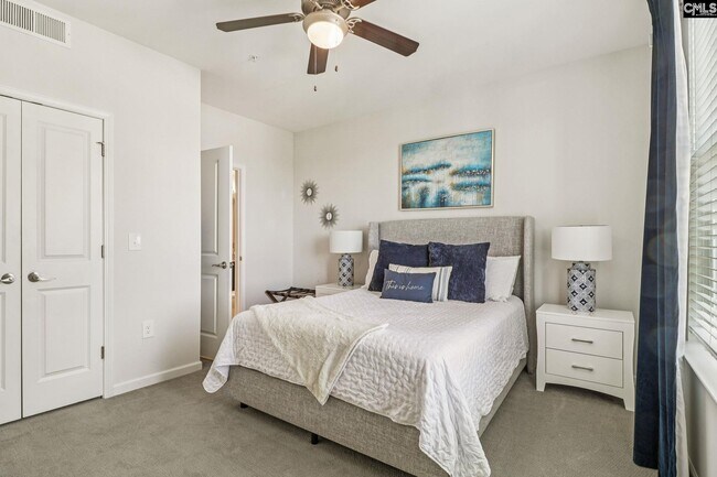 Building Photo - 440 Town Center Pl