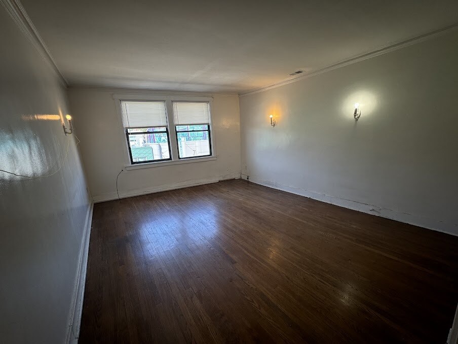 Building Photo - 1927 Murray Ave