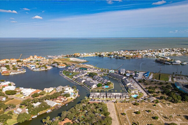 Building Photo - 1902 Bayhouse Dr