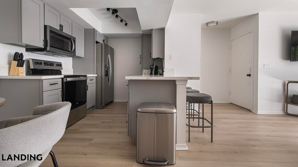 Building Photo - 1455 E Katie Ave