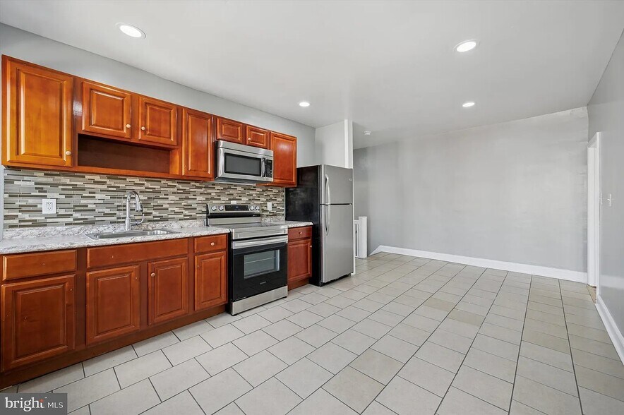 Building Photo - 1018 S 55th St