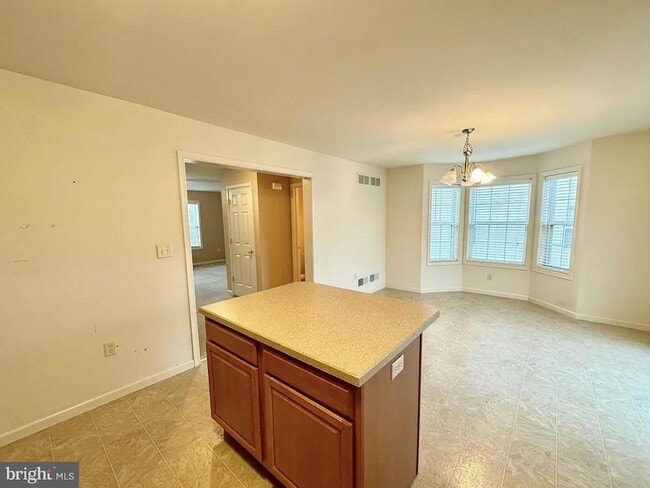Building Photo - 184 Mapleton Dr