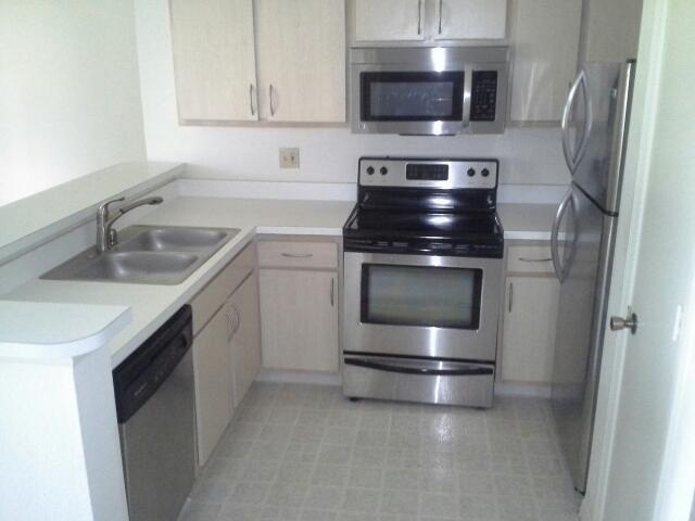 Building Photo - Your Orlando Retreat – 2BR Condo with Luxury Community Amenities