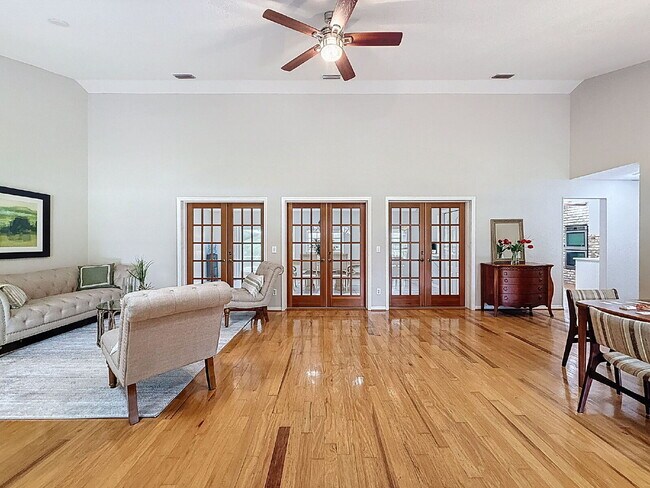 Building Photo - "Spacious 4-Bedroom Oasis in Tarpon Springs – 3,259 Sq Ft of Comfort and Style!"