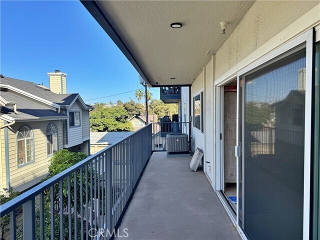 Building Photo - 230 S Catalina Ave