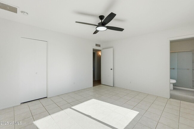 Building Photo - 1321 E Townley Ave