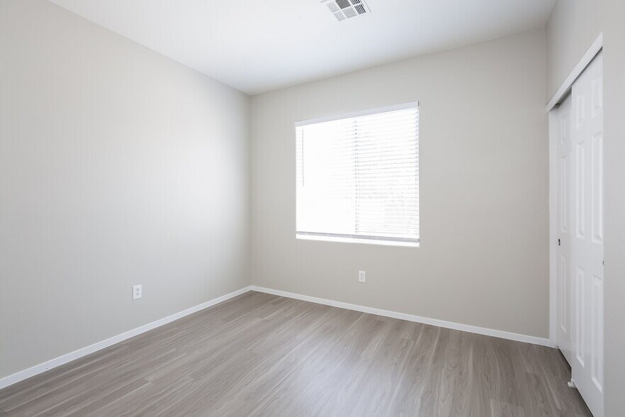 Building Photo - 1015 Cove Palisades Dr