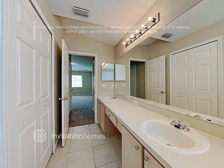 Building Photo - 11741 Brenford Crest Dr