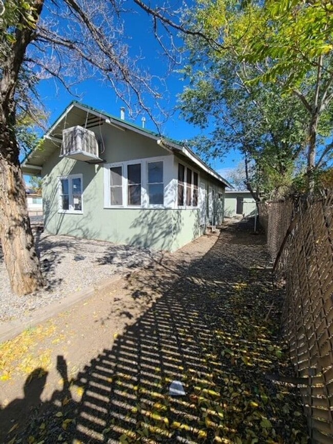 Building Photo - Edith