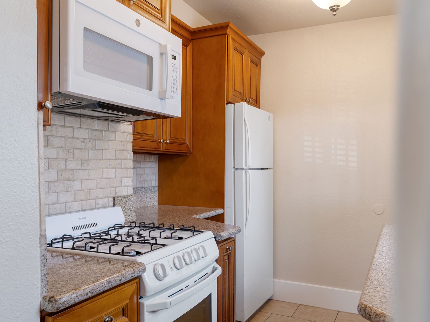 Building Photo - 1460 Gaviota Ave