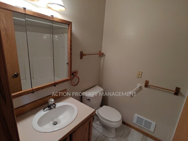 Building Photo - 3 bed 2 bath in Sherwood Village