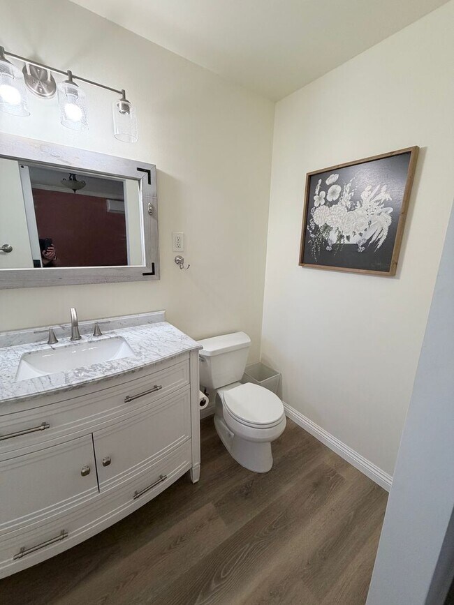 Building Photo - Beautifully Updated 3 Bed, 2 Bath Home in West Vista