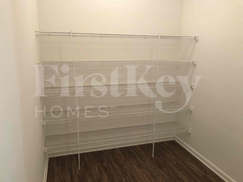 Building Photo - 3011 Sweetspire Rd