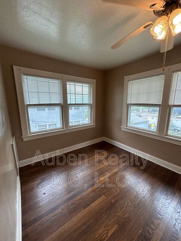 Building Photo - 5405 Harrison St