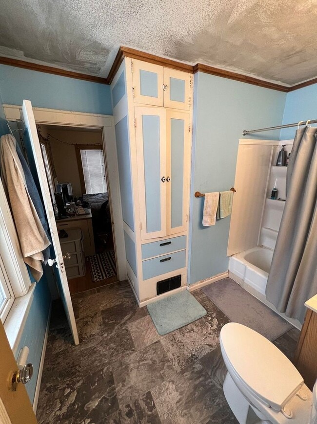 Building Photo - 305 Maryland St