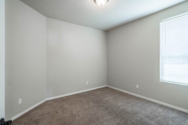 Building Photo - 6969 King Ranch Rd