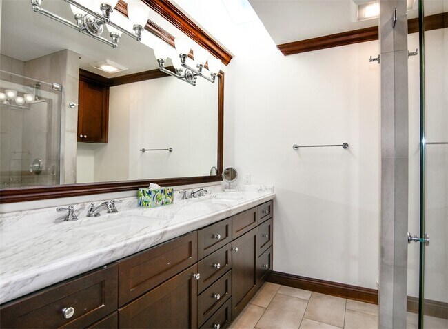 Building Photo - 4 White Water Dr