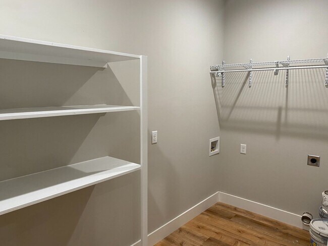 Building Photo - Like-new Asheville Home! Available NOW!