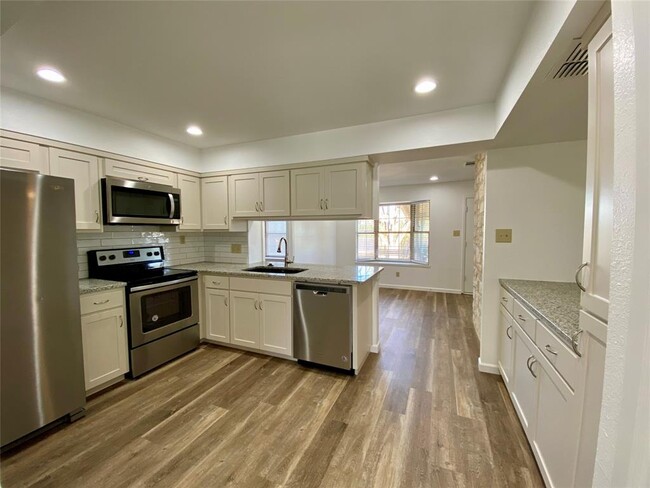 Building Photo - 5502 Longhorn Landing