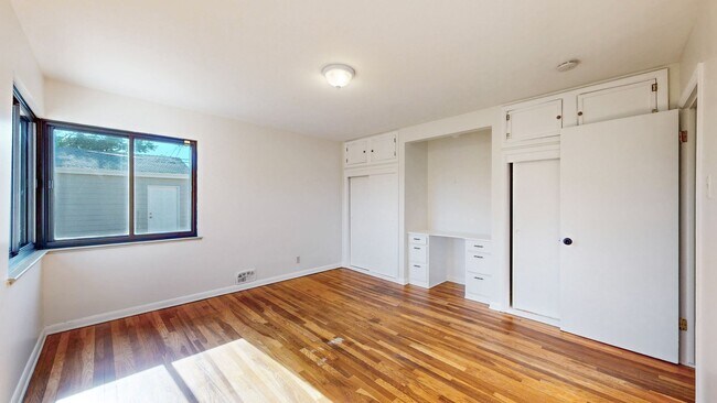 Building Photo - 2220 Ironton St