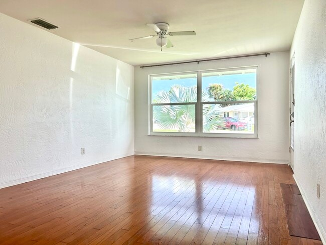 Living room - 52 River Shore Dr