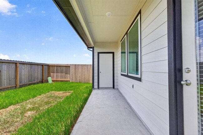 Building Photo - 1738 Revolution Way
