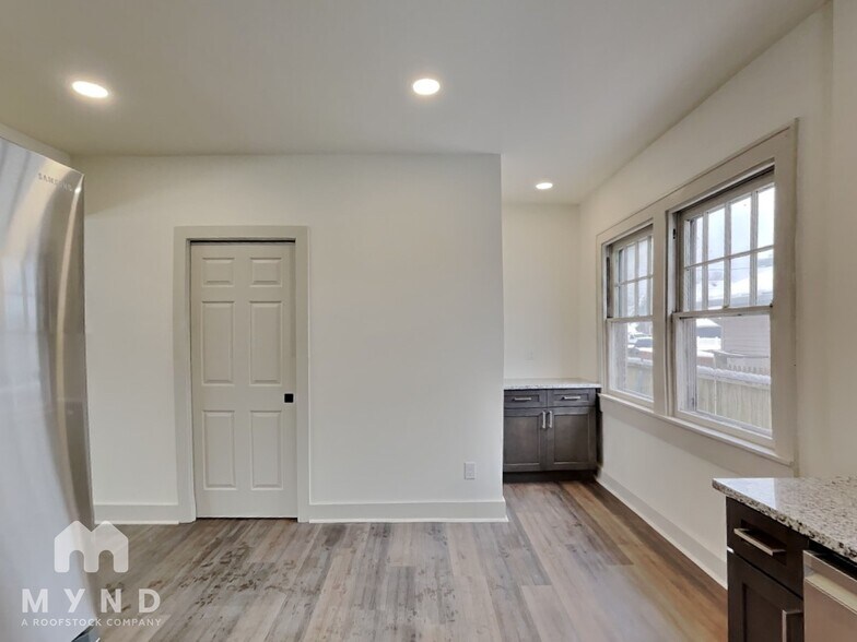 Building Photo - 1724 Woodlawn Ave