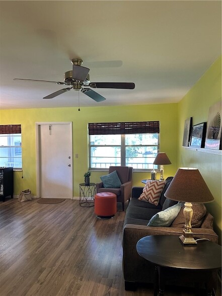 Building Photo - 16 Vista Palm Ln