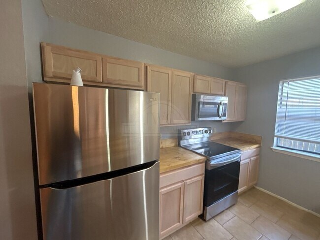 Building Photo - 2011 Windward Dr