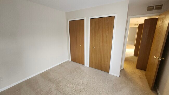 Building Photo - 42766 Lilley Pointe Dr