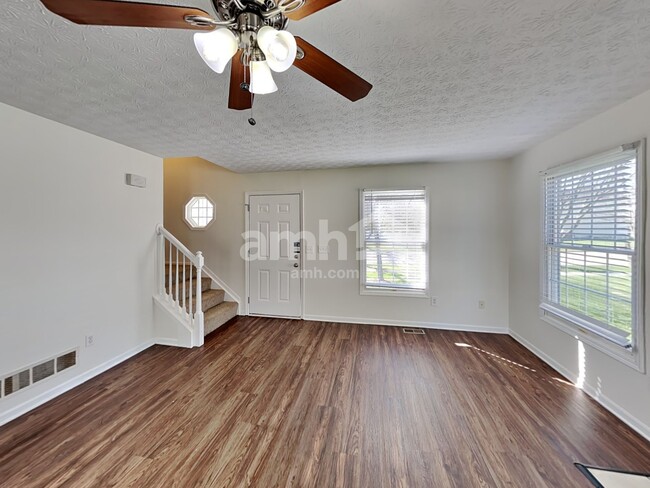 Building Photo - 1264 Village Dr