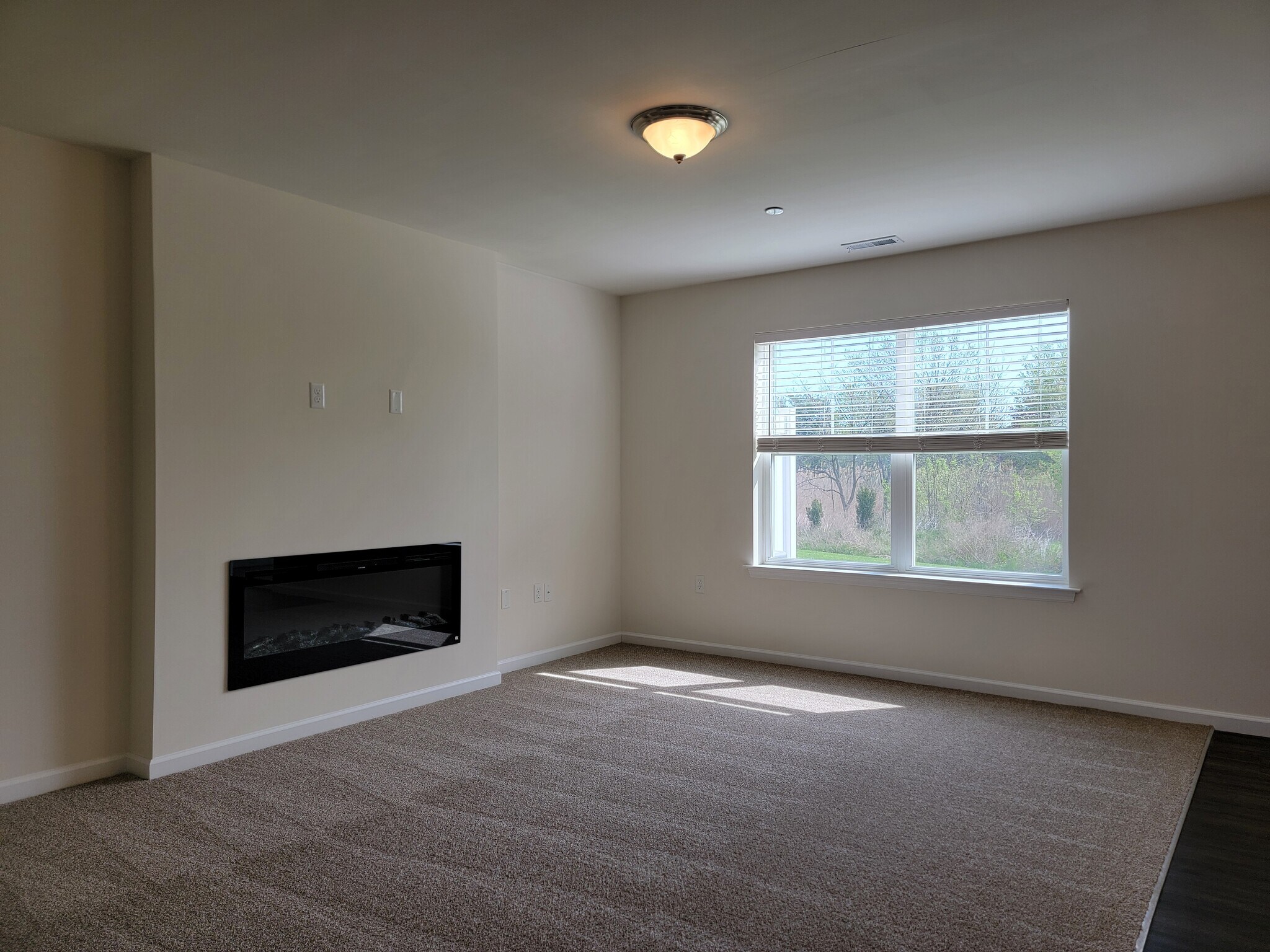 Building Photo - 62 Rollins Ln