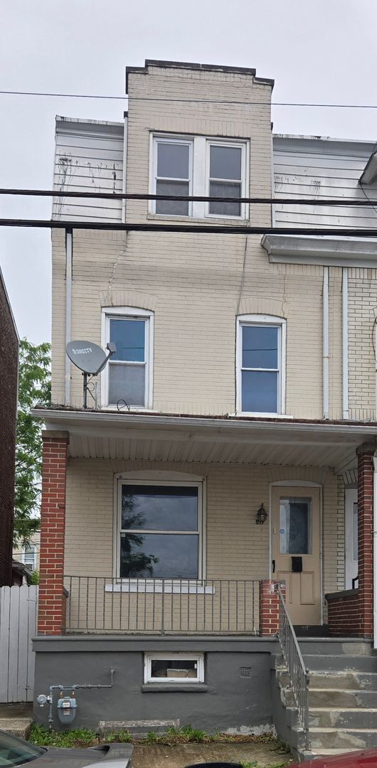 Building Photo - 817 N New St