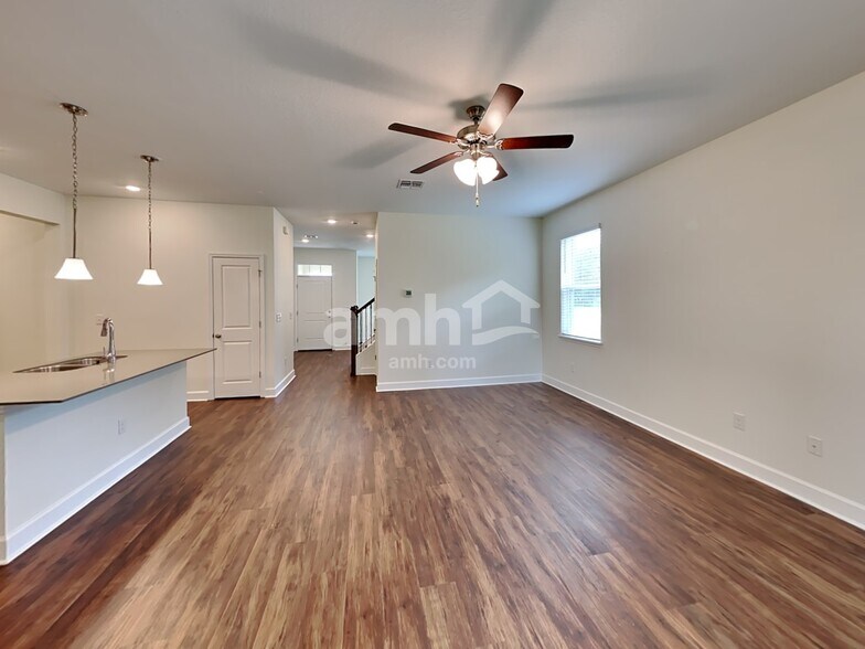Building Photo - 33793 Night Lily Dr