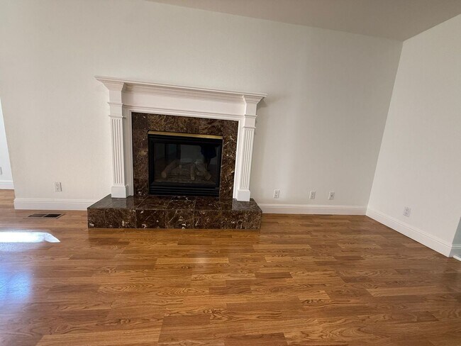 Building Photo - ? Elegant & Expansive Redwood City Home – ...