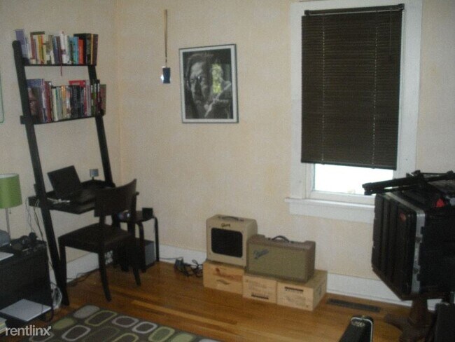 Building Photo - 2 br, 1 bath Apartment - 420 E Elizabeth St