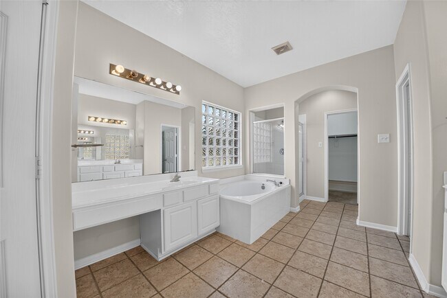 Building Photo - 12019 Brantley Haven Dr