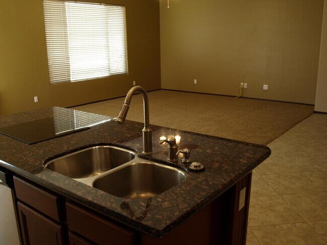 Building Photo - 3226 W Leisure Ln