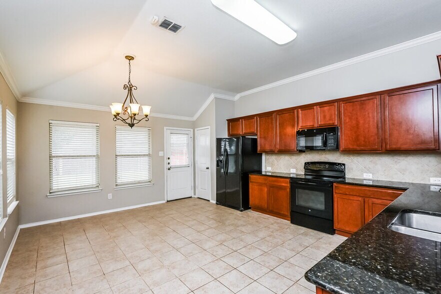 Building Photo - 900 W Bend Blvd