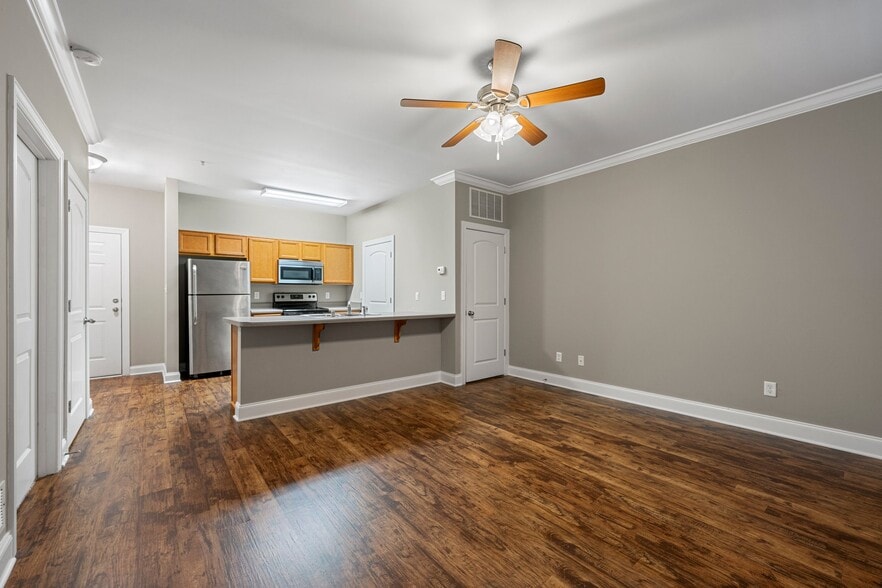 Building Photo - Mount Victor Olde Towne Luxury Apartments