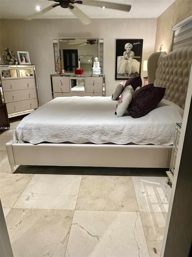 Building Photo - 4872 SW 140th Ave