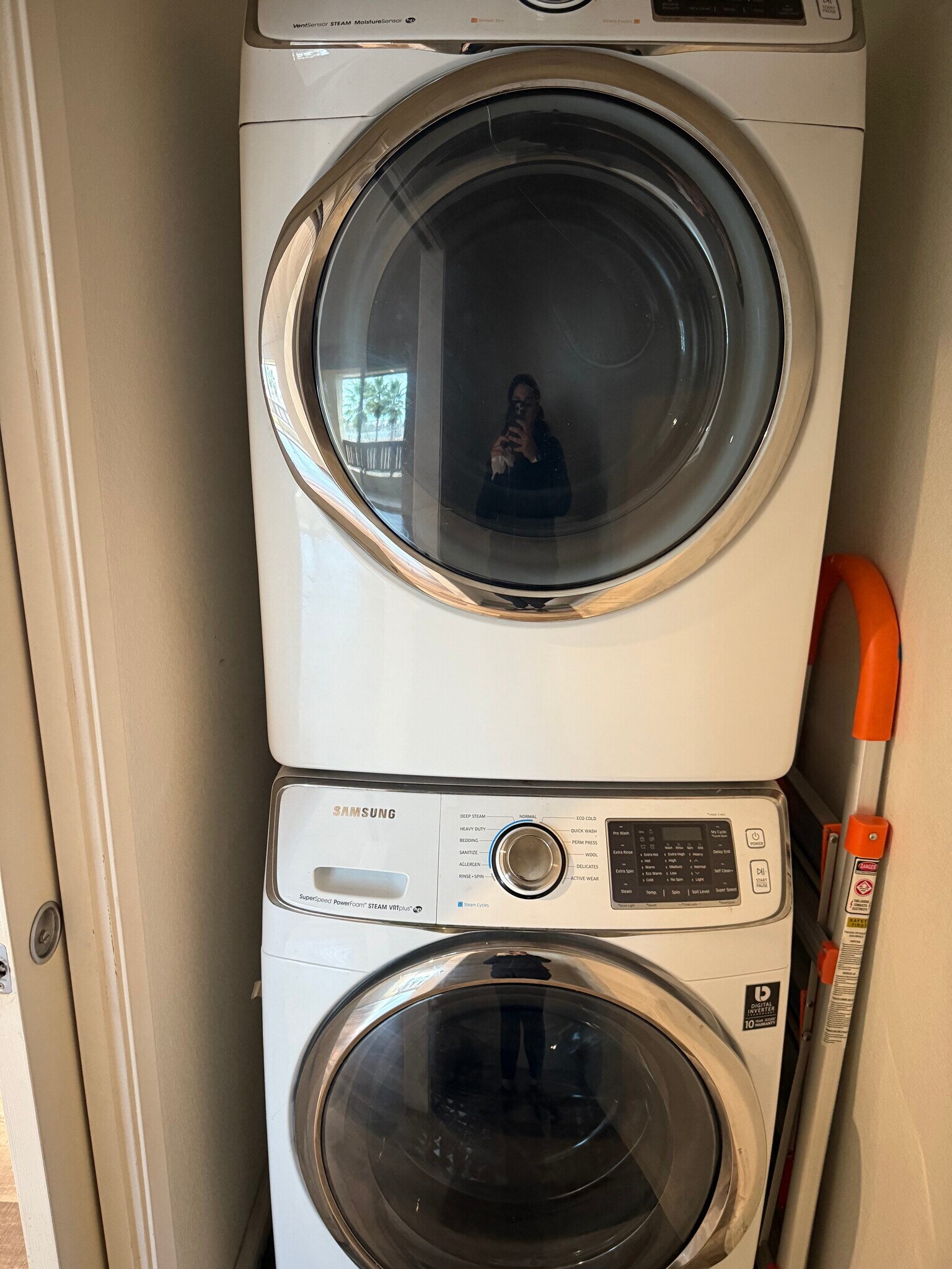 Full size washer and dryer - 1584 Santa Carolina