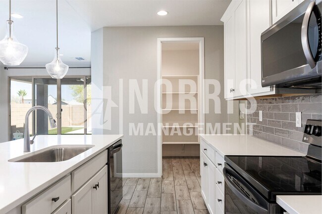 Building Photo - Beautiful Brand New Home with A POOL!